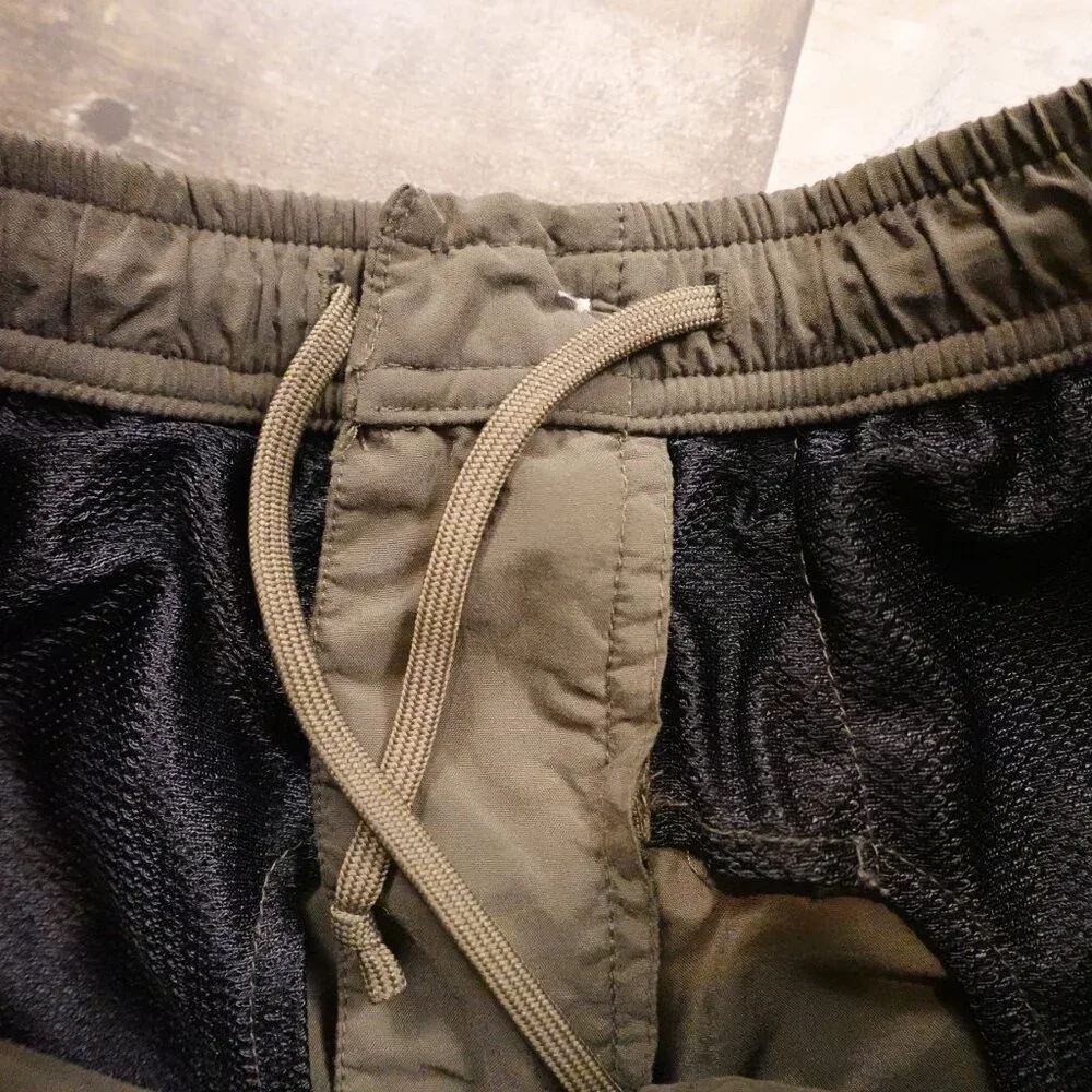 The North Face Nylon Cargo Shorts | Olive Green | Men's Size Small‎